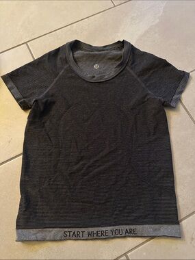 lululemon athletica womens Short Sleeve Seamless Tee — Charcoal gray and black